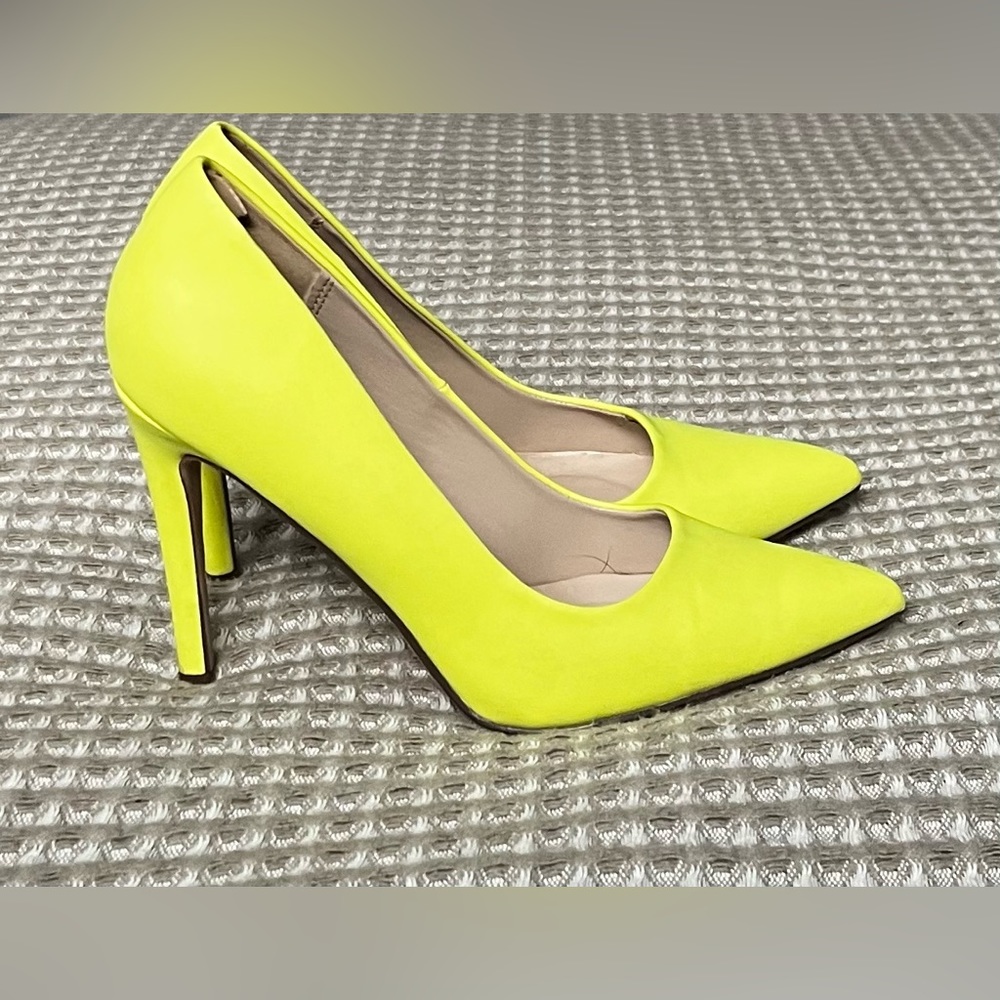Call it Springs stiletto shoes. Perfect for summer gatherings!